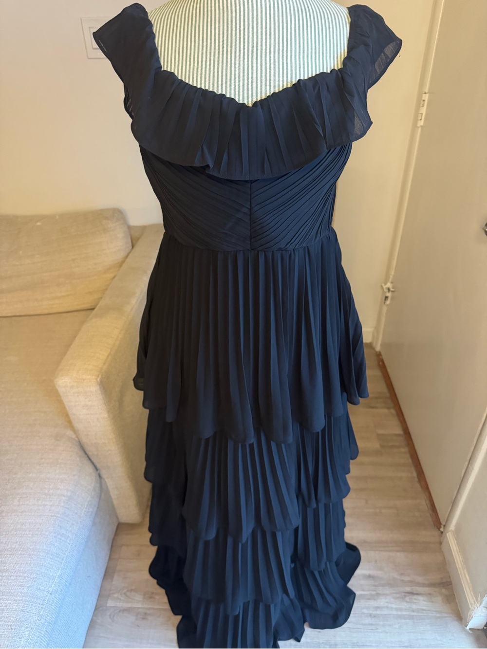 Lulus Black Pleated Tiered Ruffle Maxi Dress – Size M